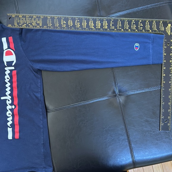 Champion athletic wear Tshirt hoodie - Picture 11 of 15